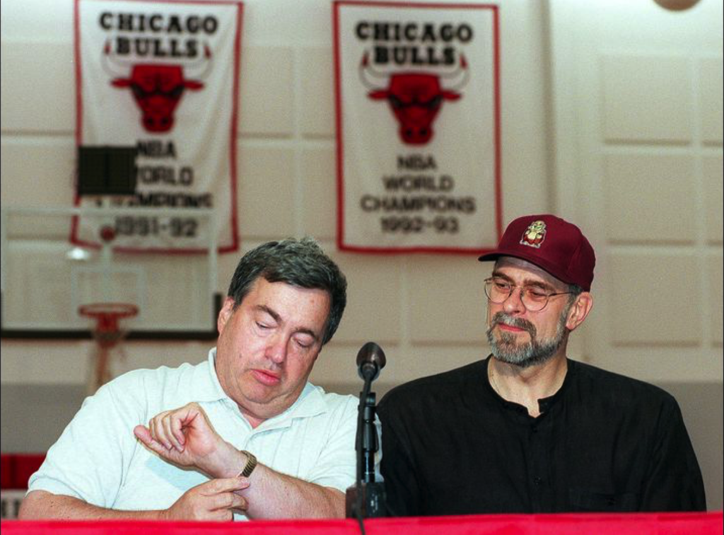 Jerry Krause (left) and Phil jackson at a preseason Chicago Bulls press conference